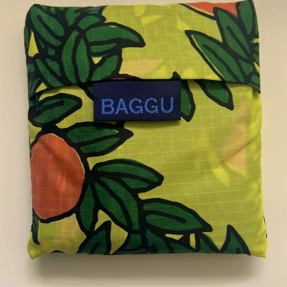 Brand New never opened bright and beautiful Standard Baggu -Orange Tree pattern